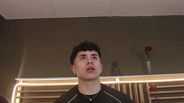 Snapshot of PaulEvens chatting on November 21, 2025, 1:32 pm PaulEvens online show from November 21, 2025, 1:32 pm