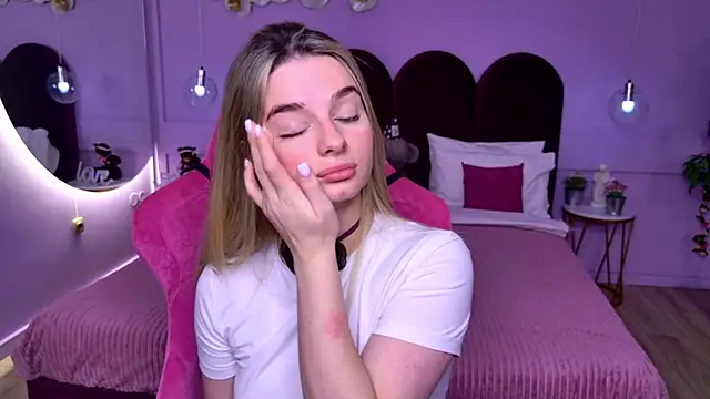 Snapshot of SweetyLicky chatting on November 28, 2025, 7:25 pm SweetyLicky online show from November 28, 2025, 7:25 pm