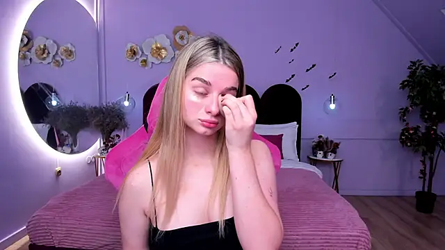 Snapshot of SweetyLicky chatting on October 28, 2025, 4:17 pm SweetyLicky online show from October 28, 2025, 4:17 pm