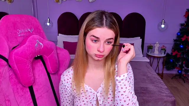 SweetyLicky online show from December 15, 2025, 4:24 pm