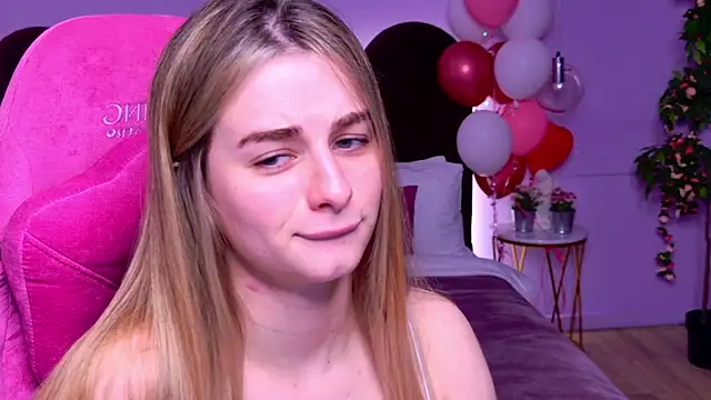 Snapshot of SweetyLicky chatting on November 18, 2025, 4:21 pm SweetyLicky online show from November 18, 2025, 4:21 pm