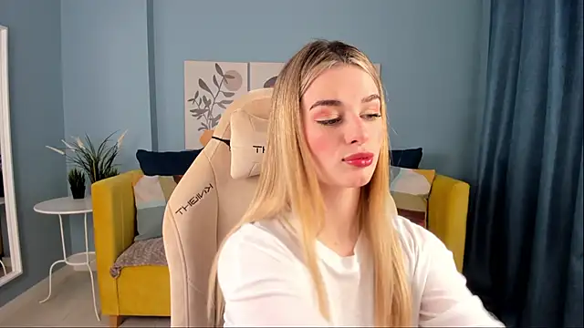 Snapshot of SweetyLicky chatting on November 3, 2025, 4:10 pm SweetyLicky online show from November 3, 2025, 4:10 pm