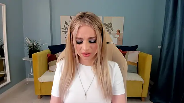 Snapshot of SweetyLicky chatting on September 28, 2025, 4:14 pm SweetyLicky online show from September 28, 2025, 4:14 pm