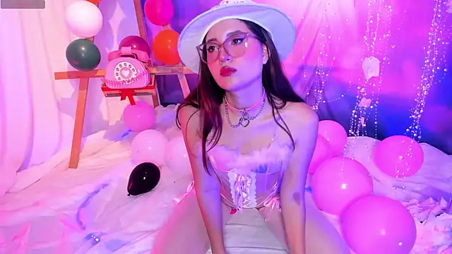 ViviLove  online show from October 4, 2025, 2:18 pm