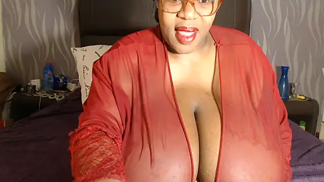 Snapshot of BoobsQueen46K chatting on June 20, 2026, 2:33 pm BoobsQueen46K online show from June 20, 2026, 2:33 pm