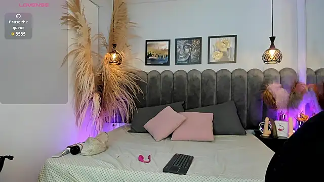 Viollet xoxo online show from October 13, 2025, 7:26 pm