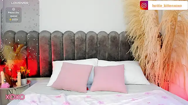 Viollet xoxo online show from September 15, 2025, 7:36 pm