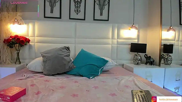 Viollet xoxo online show from October 27, 2025, 8:54 pm