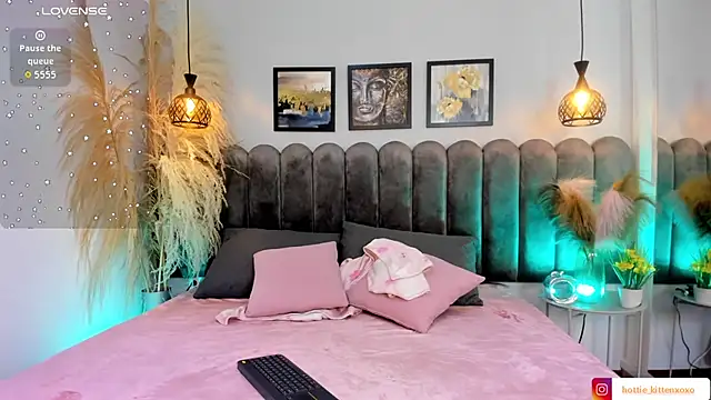 Viollet xoxo online show from September 26, 2025, 8:27 pm