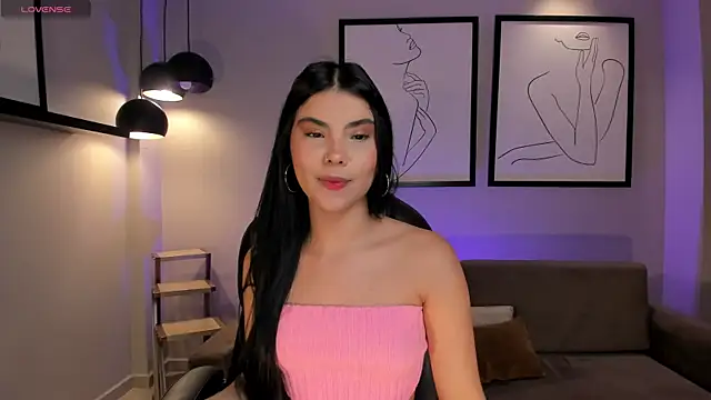 MiaLaurence online show from October 8, 2025, 7:14 pm