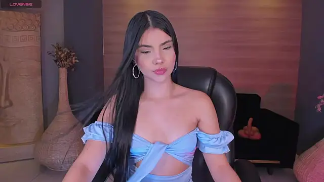 Snapshot of MiaLaurence chatting on February 20, 2026, 7:38 pm MiaLaurence online show from February 20, 2026, 7:38 pm