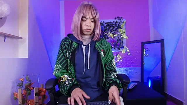 Katy bratz  online show from October 6, 2025, 12:56 am