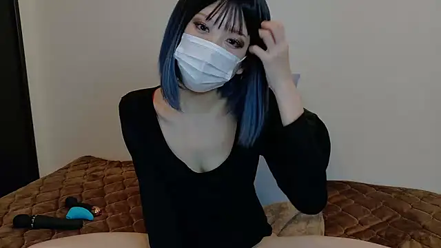 sarina at online show from December 16, 2025, 4:28 am