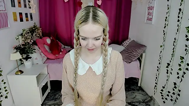 Snapshot of BellaMontgomery chatting on May 30, 2026, 6:46 pm BellaMontgomery online show from May 30, 2026, 6:46 pm