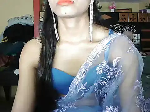 ROSE GOLDE online show from October 6, 2025, 5:46 pm