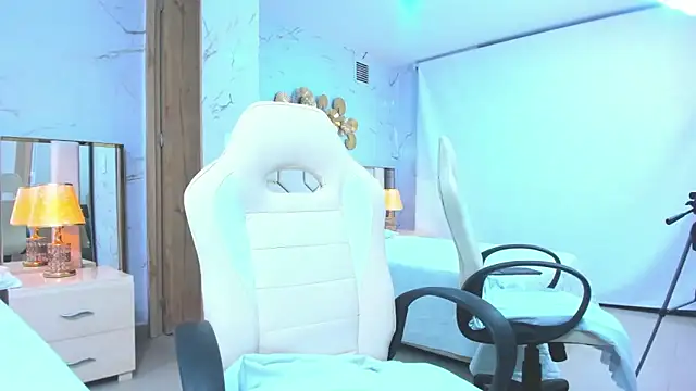 Snapshot of BabyAngel18_ chatting on October 18, 2025, 3:30 am BabyAngel18 online show from October 18, 2025, 3:30 am