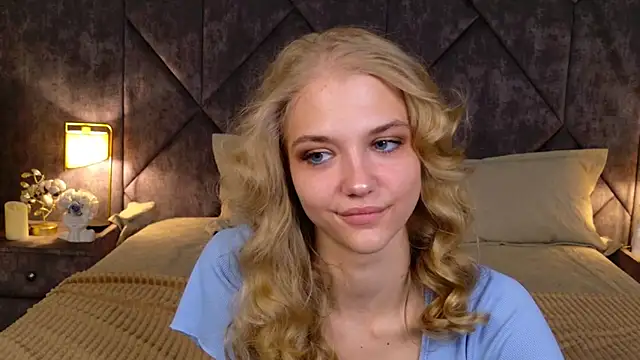 Snapshot of 4example_Chloe chatting on April 18, 2026, 5:43 am 4example Chloe online show from April 18, 2026, 5:43 am