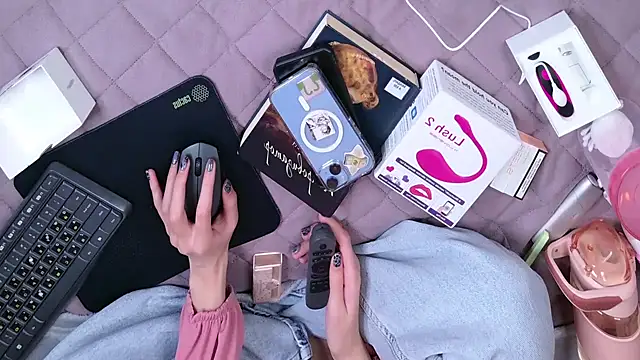 4example Chloe online show from October 2, 2025, 10:51 am