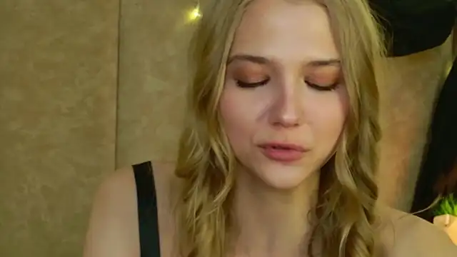 Snapshot of 4example_Chloe chatting on May 11, 2026, 2:56 pm 4example Chloe online show from May 11, 2026, 2:56 pm