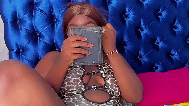 Snapshot of TANISHA_HILL chatting on October 19, 2025, 2:20 pm TANISHA HILL online show from October 19, 2025, 2:20 pm