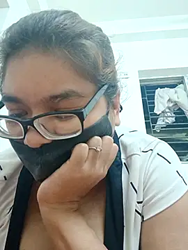 Elie couple143 online show from September 27, 2025, 4:24 pm