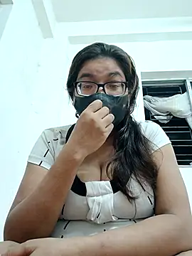 Elie couple143 online show from September 26, 2025, 6:15 pm