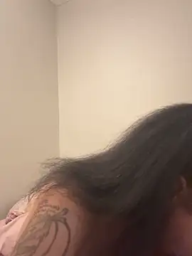 Snapshot of sweetnjuicyyy chatting on October 19, 2025, 10:29 am sweetnjuicyyy online show from October 19, 2025, 10:29 am