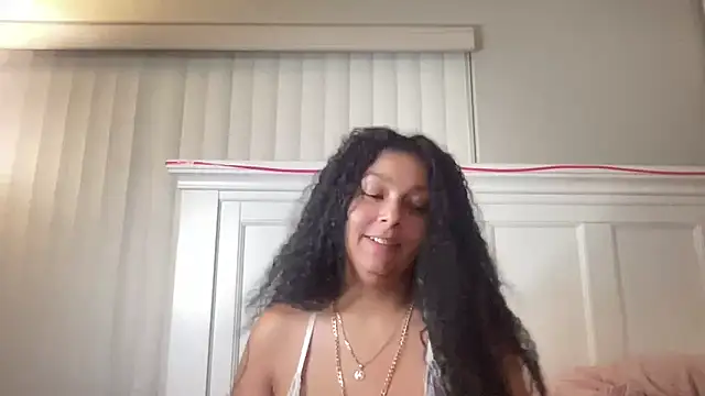 Snapshot of sweetnjuicyyy chatting on October 10, 2025, 4:13 am sweetnjuicyyy online show from October 10, 2025, 4:13 am