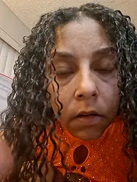 Snapshot of sweetnjuicyyy chatting on September 30, 2025, 4:40 am sweetnjuicyyy online show from September 30, 2025, 4:40 am