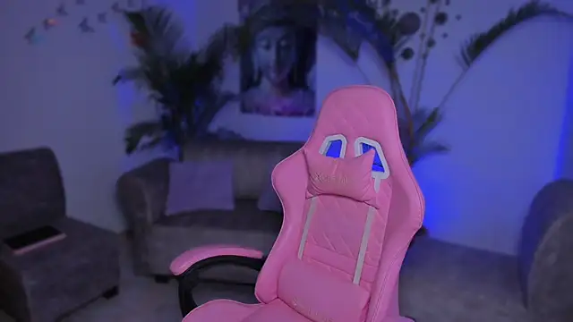 lunaarose online show from September 11, 2025, 3:50 am