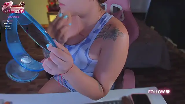 lunaarose online show from November 3, 2025, 4:10 pm