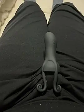 I SHO0106 online show from December 3, 2025, 10:25 am