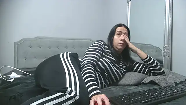 Bunnyela1 online show from January 7, 2026, 9:47 am