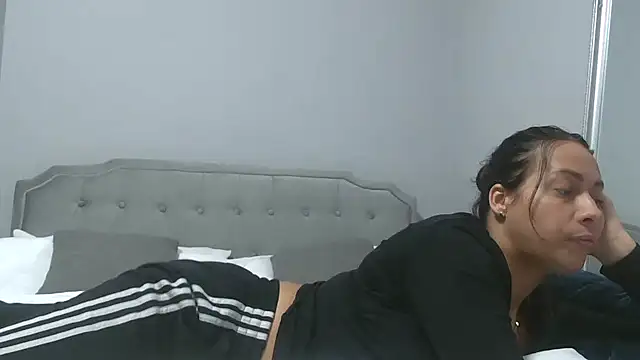 Bunnyela1 online show from November 10, 2025, 4:34 pm