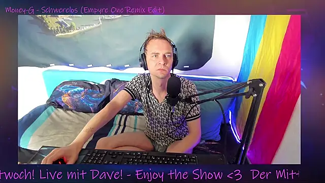 Snapshot of DaveLindau chatting on October 15, 2025, 11:18 am DaveLindau online show from October 15, 2025, 11:18 am