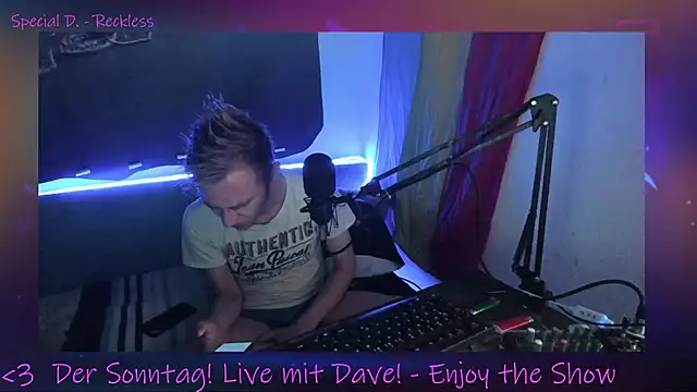 Snapshot of DaveLindau chatting on September 28, 2025, 6:04 pm DaveLindau online show from September 28, 2025, 6:04 pm