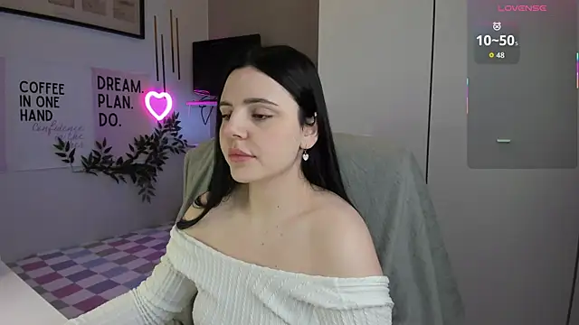 LiaWoow online show from November 14, 2025, 7:34 am