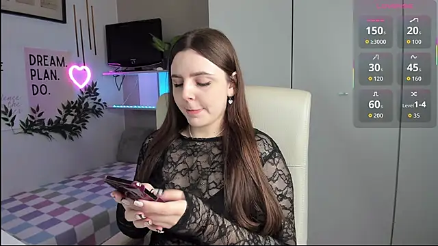 LiaWoow online show from October 10, 2025, 6:36 am