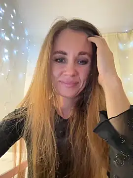 LucieMack online show from October 15, 2025, 6:16 pm