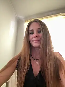 LucieMack online show from September 12, 2025, 9:53 am