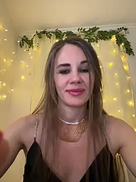 LucieMack online show from April 18, 2026, 4:42 pm