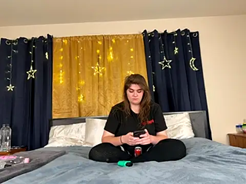 Eliza Kennedy online show from December 4, 2025, 12:20 am