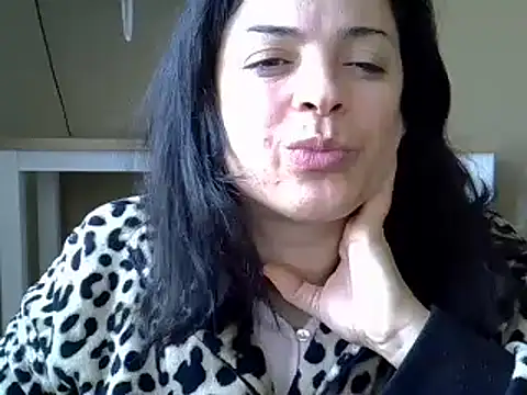 ITALIANASISIXX online show from November 10, 2025, 10:09 am