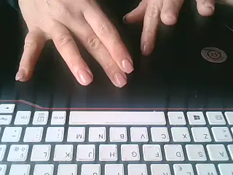 ITALIANASISIXX online show from November 24, 2025, 1:11 pm