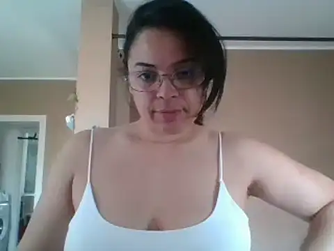 ITALIANASISIXX online show from April 18, 2026, 7:44 am