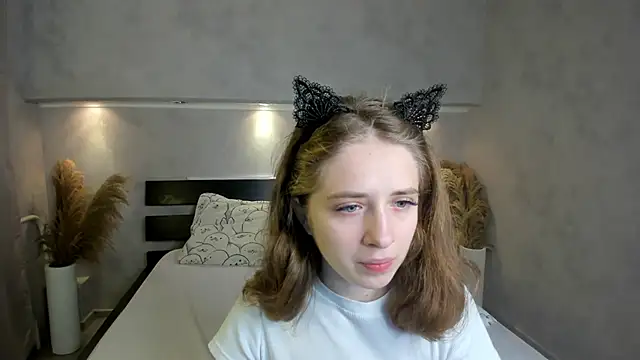 Camilla Kelly online show from October 9, 2025, 1:17 am