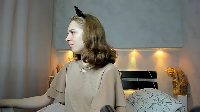 Camilla Kelly online show from September 18, 2025, 12:13 am