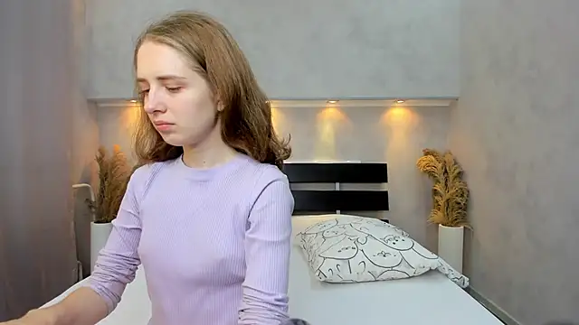 Camilla Kelly online show from October 2, 2025, 12:58 am