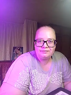 Snapshot of LillyWilly chatting on September 23, 2025, 8:43 am LillyWilly online show from September 23, 2025, 8:43 am