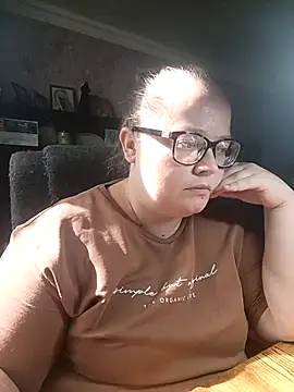 Snapshot of LillyWilly chatting on September 29, 2025, 8:32 am LillyWilly online show from September 29, 2025, 8:32 am